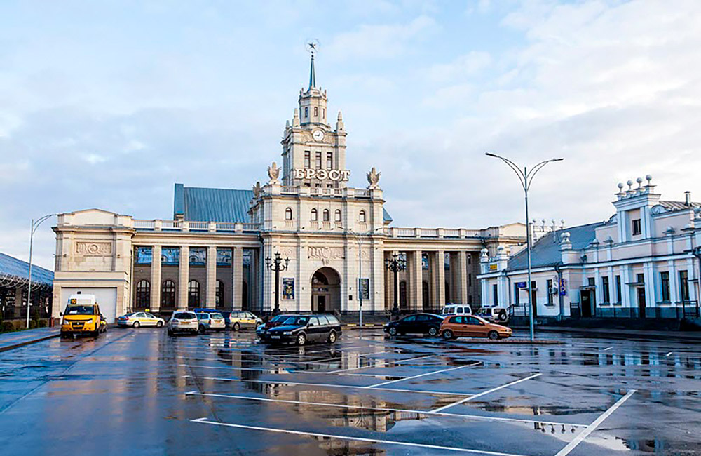 Такси на вокзале города Бреста